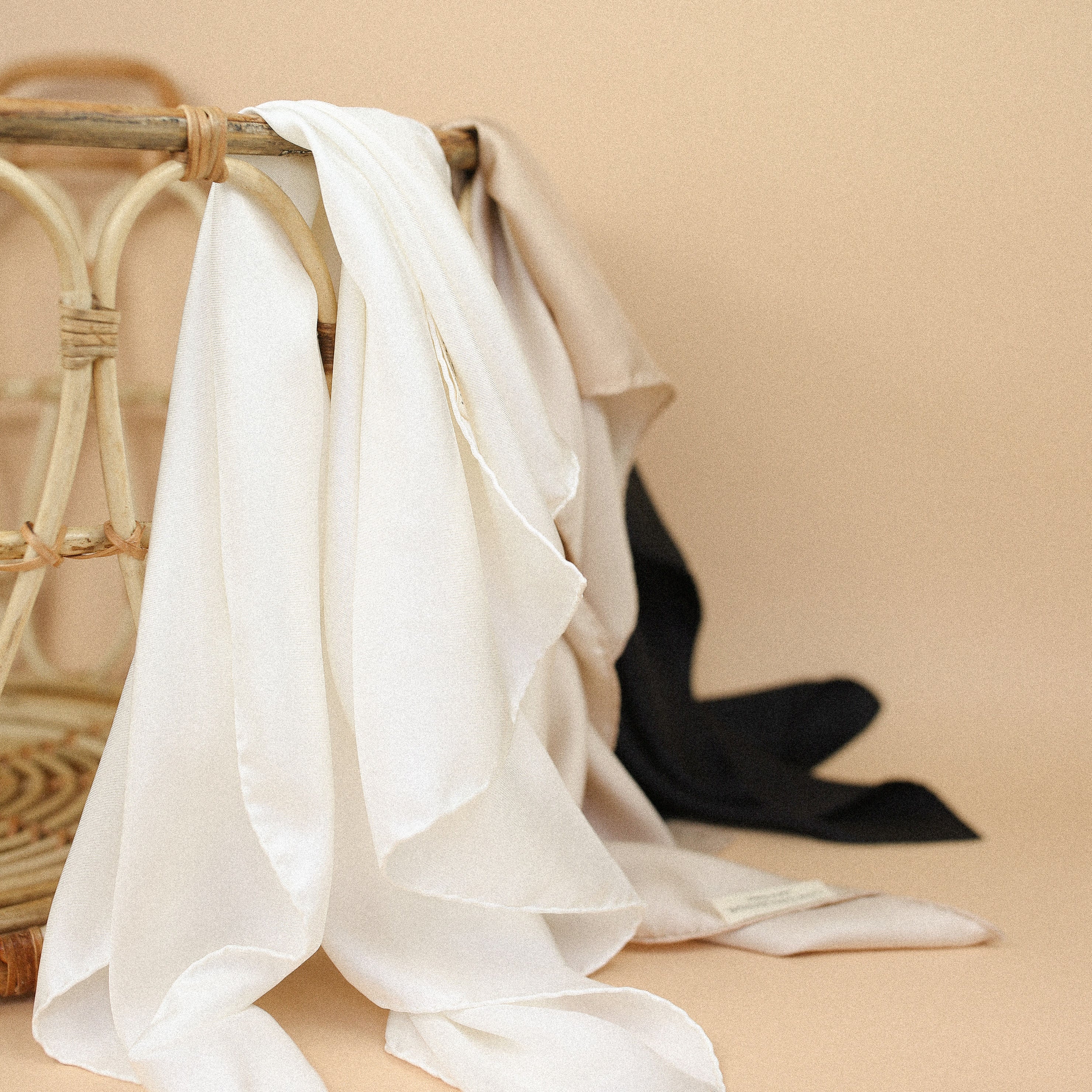 5 Ways to Style a Silk Scarf on a Bag – LIYA Collective